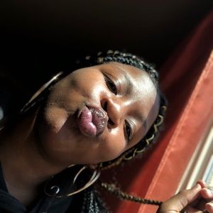 Meet your Posher, Carmiyahna